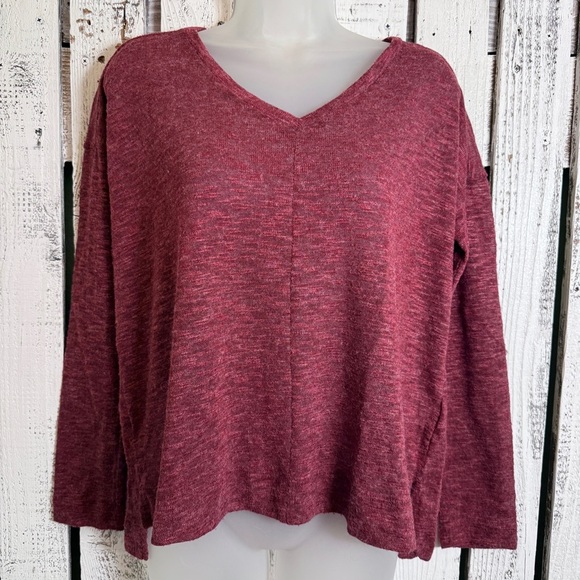 Old Navy Sweaters - Old Navy V-neck Sweater Women’s Size XS Oversize Fit Heather Maroon Lightweight